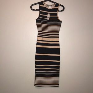 Sleeveless Bodycon Dress with Oval Peephole